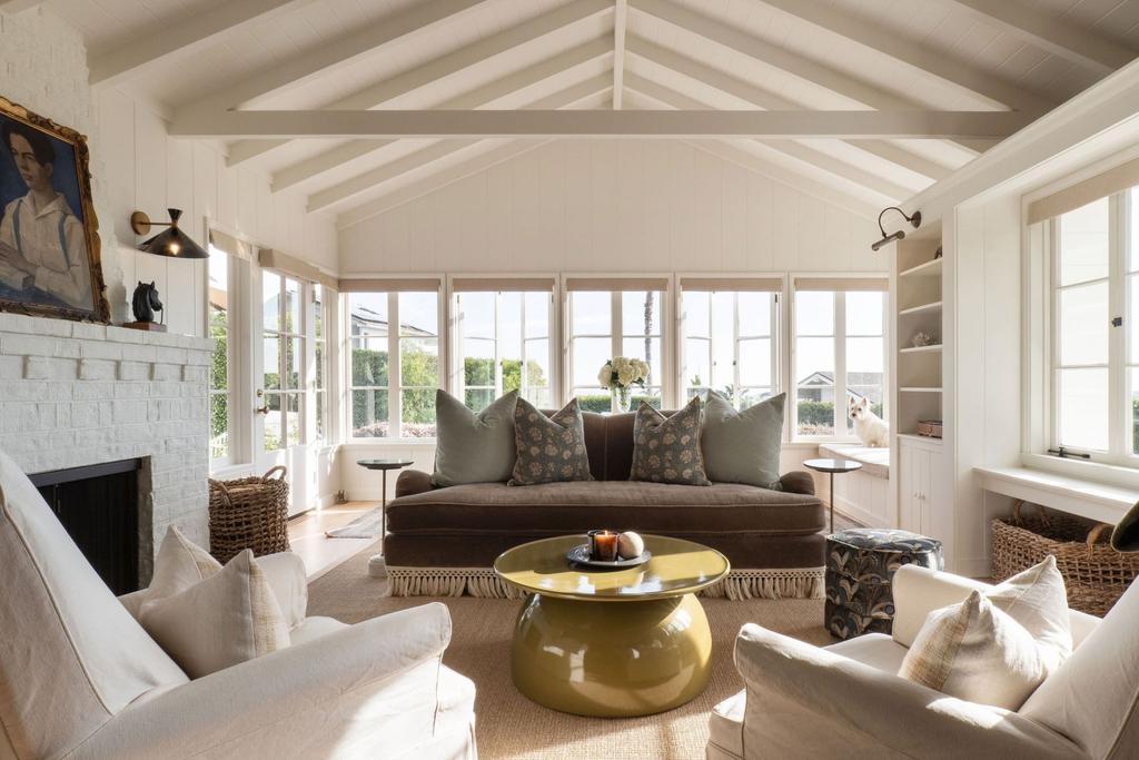 Malibu 1941 cottage with English Country style - Avi Brosh and Kirsten Leigh Pratt. Vogue Living Australia - photo: Caylon Hackwith.