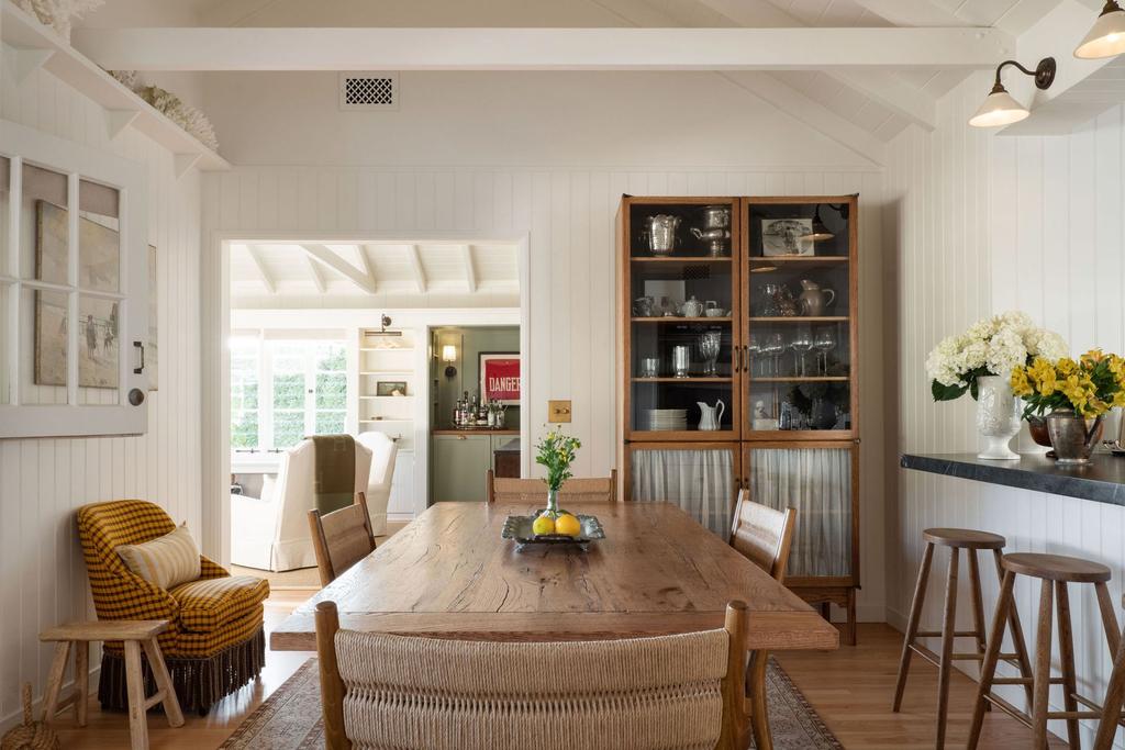 Malibu 1941 cottage with English Country style - Avi Brosh and Kirsten Leigh Pratt. Vogue Living Australia - photo: Caylon Hackwith.