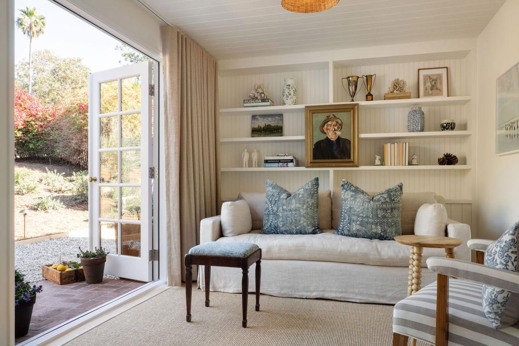 Malibu 1941 cottage with English Country style - Avi Brosh and Kirsten Leigh Pratt. Vogue Living Australia - photo: Caylon Hackwith.