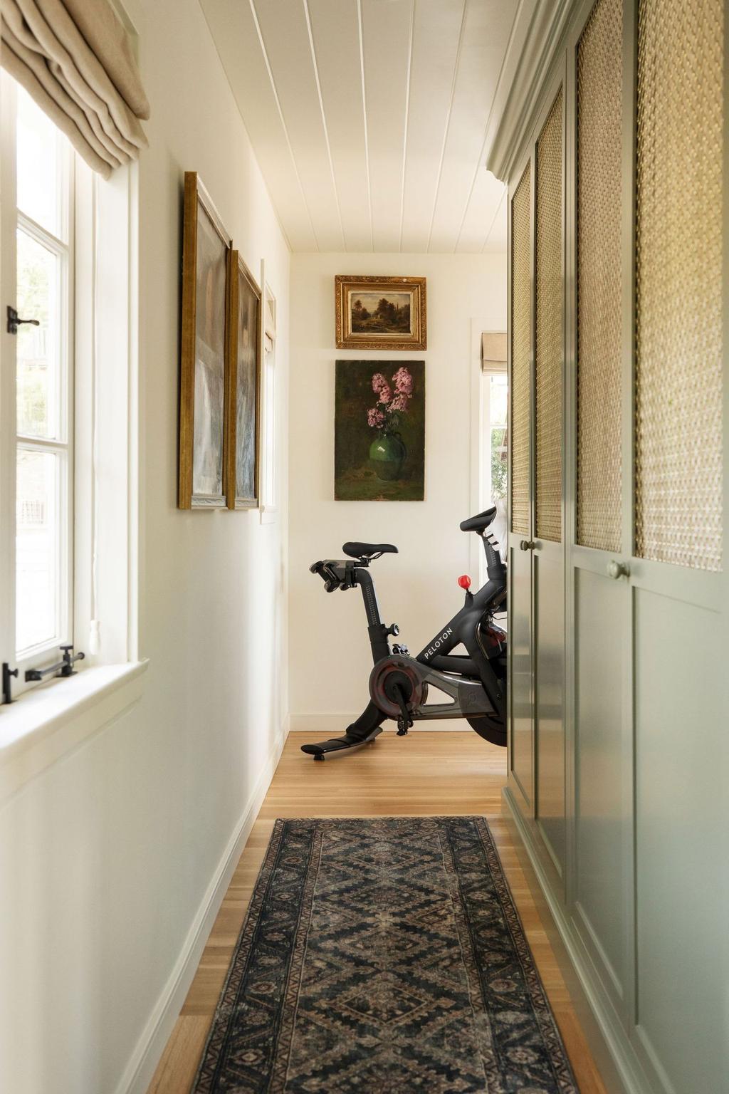 Malibu 1941 cottage with English Country style - Avi Brosh and Kirsten Leigh Pratt. Vogue Living Australia - photo: Caylon Hackwith.