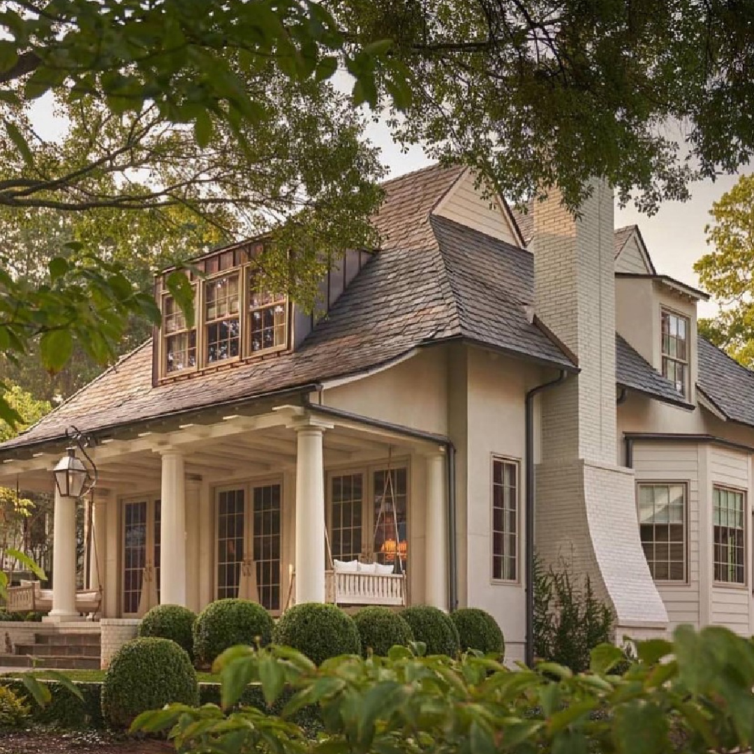 @garrettpnelsonstudio - stunning architecture and curb appeal. #classicarchitecture #whitehouses #whitehouseexteriors