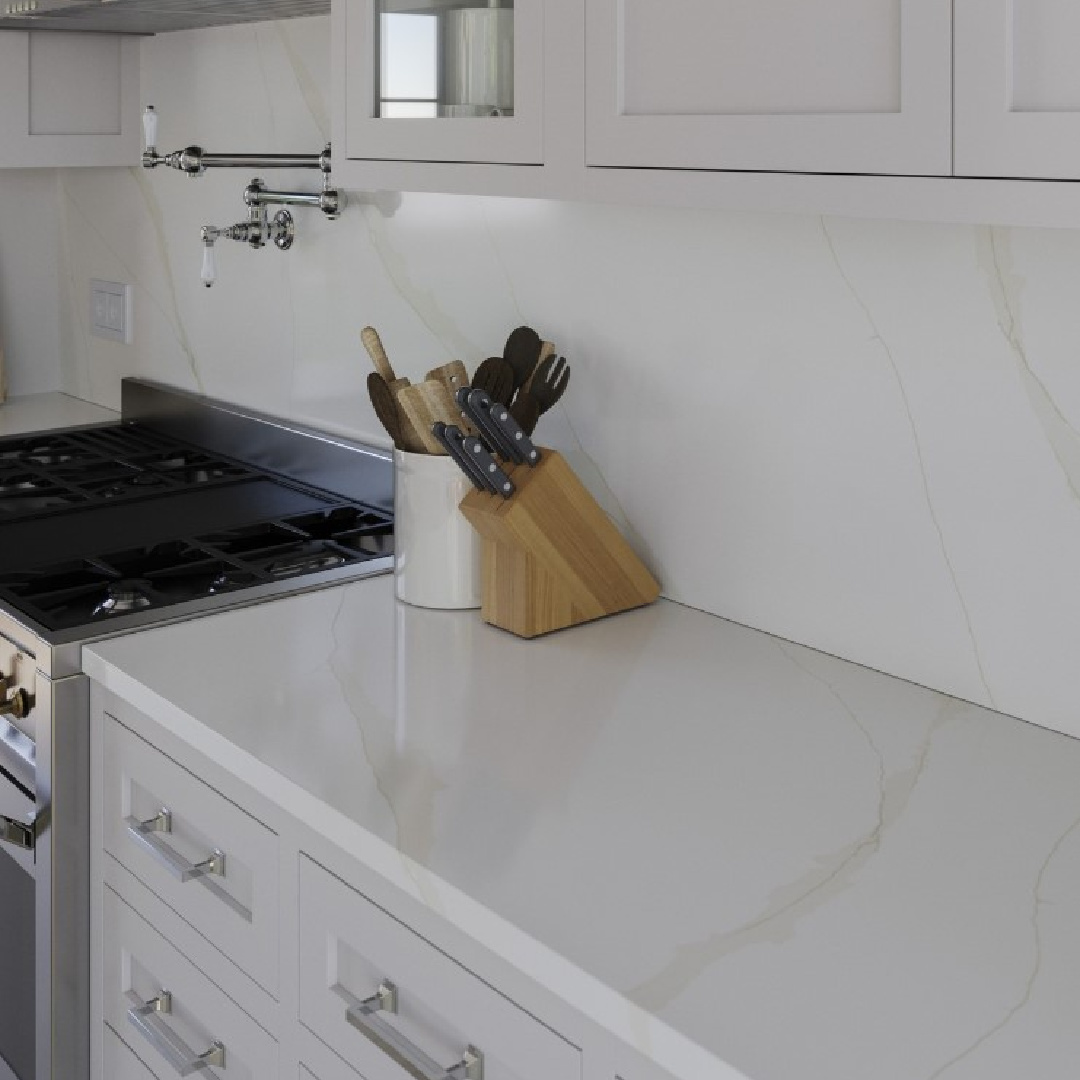 Calacatta Oro quartz (Viatera) countertops and backsplash. #calacattaoro #viaterausa