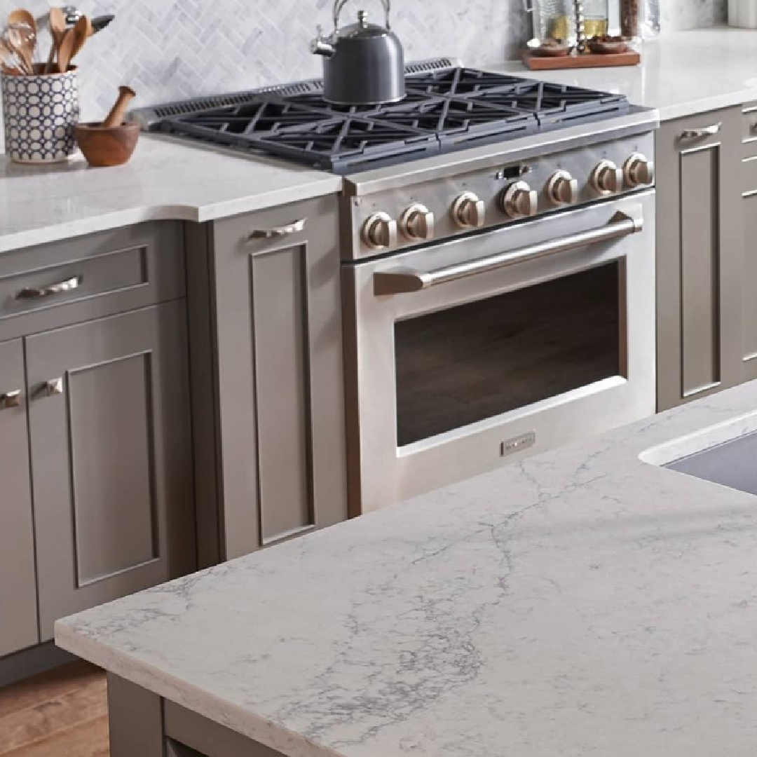 Karis quartz (Viatera) in a kitchen with gray cabinets. #karisquartz