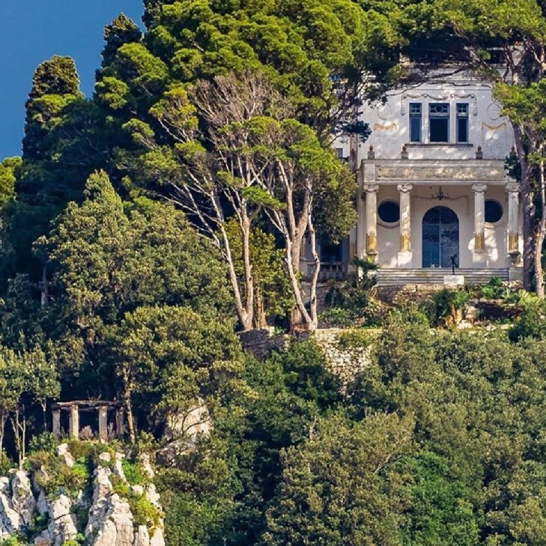 @villalysis - stunning white house exterior in Capri. #caprivilla #whitevillas