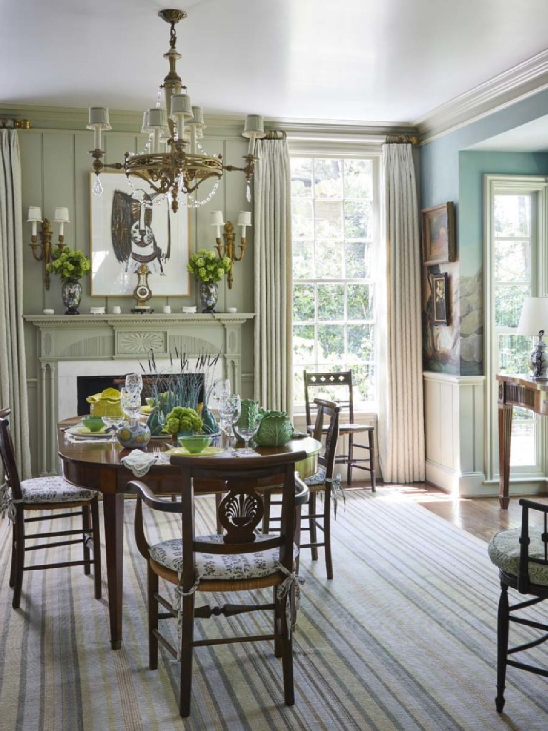 Elegant traditional interior design by Cathy Kincaid. #traditionalstyle #elegantdecor #timelessdesign