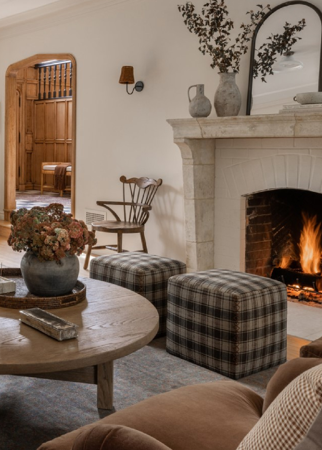 Amber Lewis (Shoppe Amber Interiors) designed fall interior with laid back, luxe, livable, California inspired modern rustic charm. #amberlewis #modernrusticinteriors #californiacool