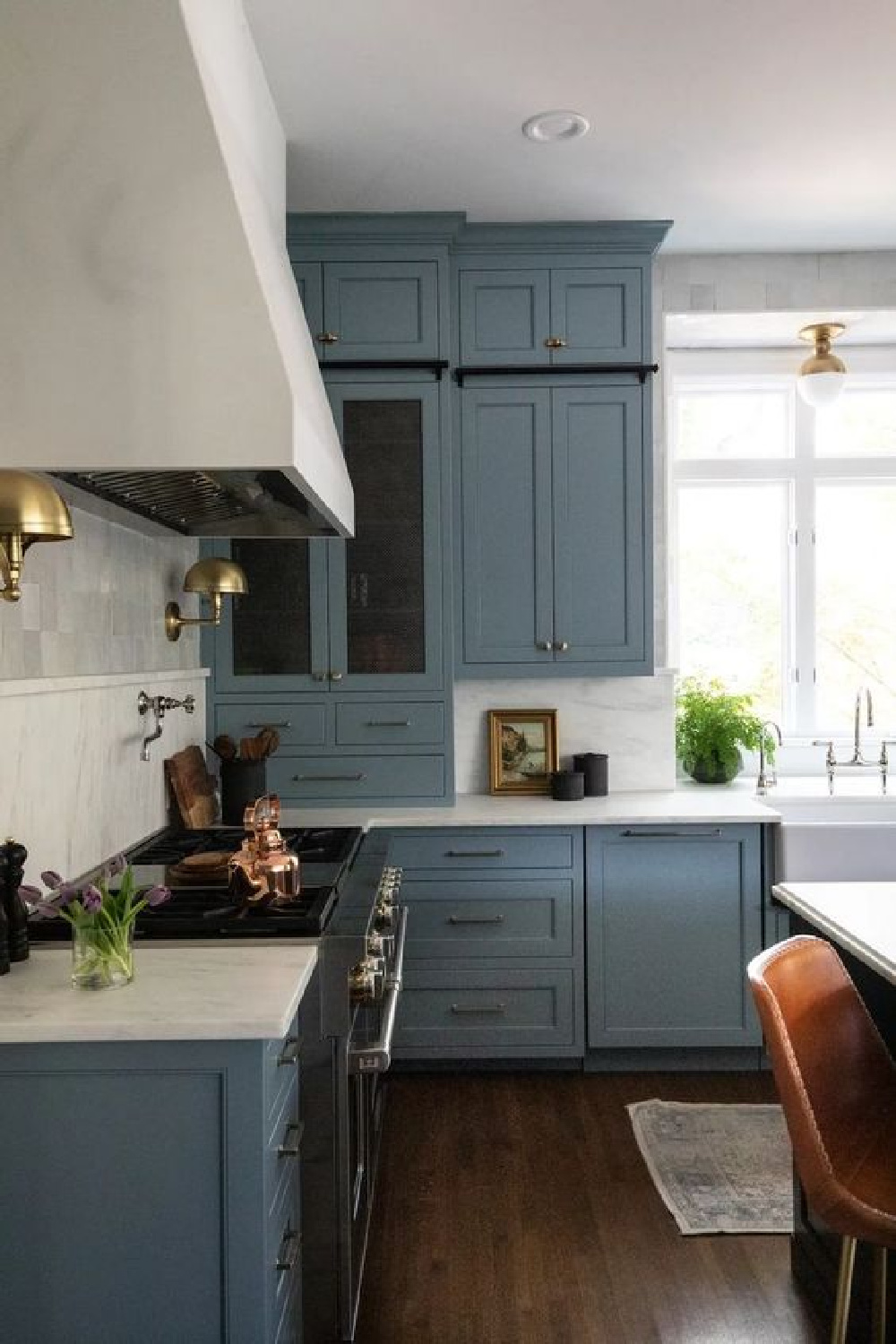 Van Courtland Blue (Benjamin Moore) kitchen cabinets in a beautiful design by Park & Oak. #vancourtlandblue #bluekitchencabinets #bluekitchens