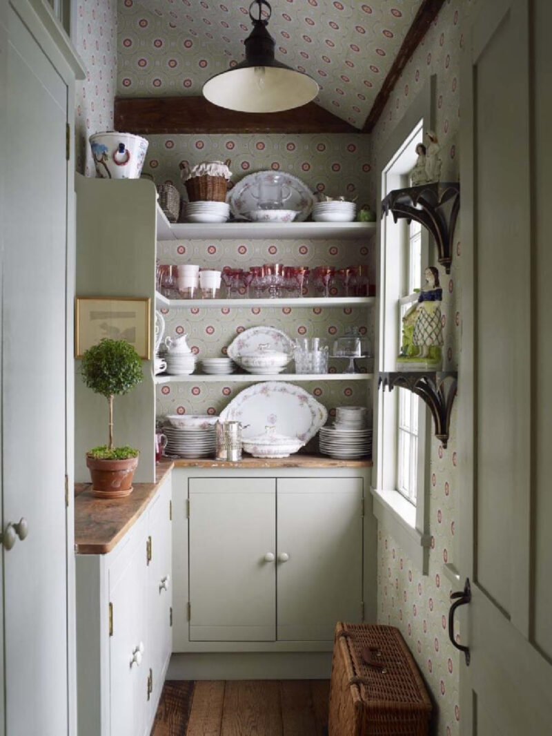 Cathy Kincaid Interiors: Classic, Comfortable Chic - Hello Lovely