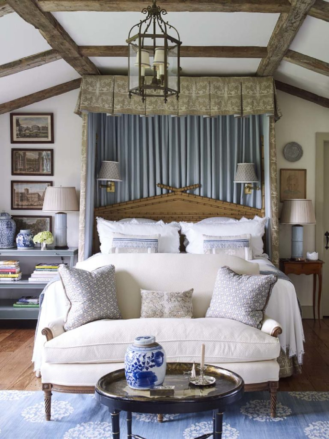 Elegant traditional interior design by Cathy Kincaid. #traditionalstyle #elegantdecor #timelessdesign