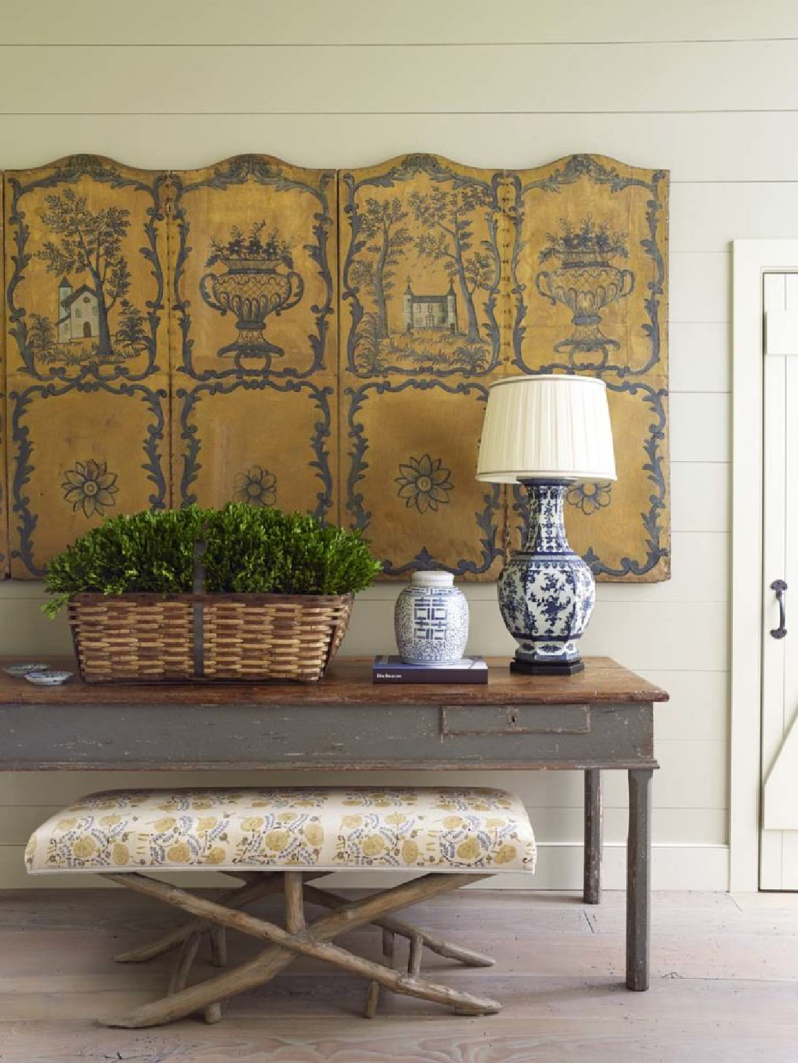Elegant traditional interior design by Cathy Kincaid. #traditionalstyle #elegantdecor #timelessdesign