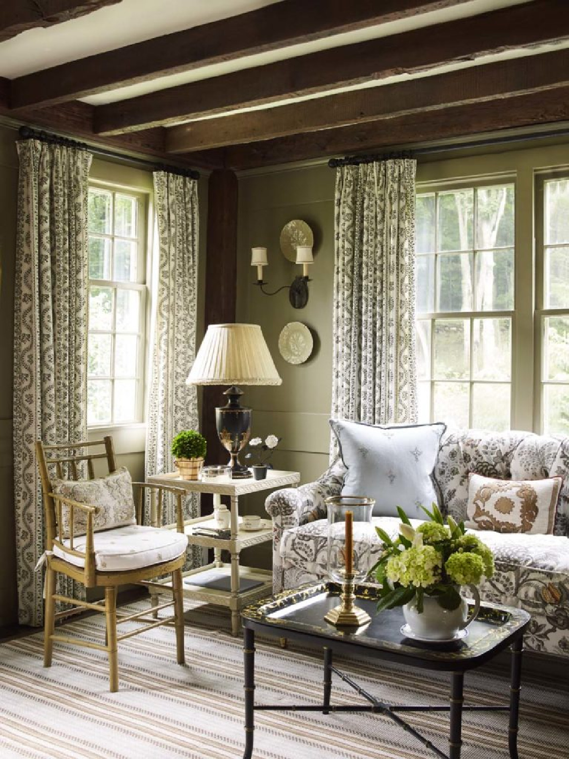 Elegant traditional interior design by Cathy Kincaid. #traditionalstyle #elegantdecor #timelessdesign