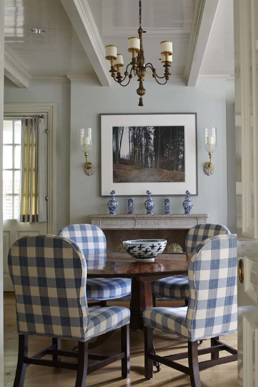 Elegant traditional interior design by Cathy Kincaid. #traditionalstyle #elegantdecor #timelessdesign