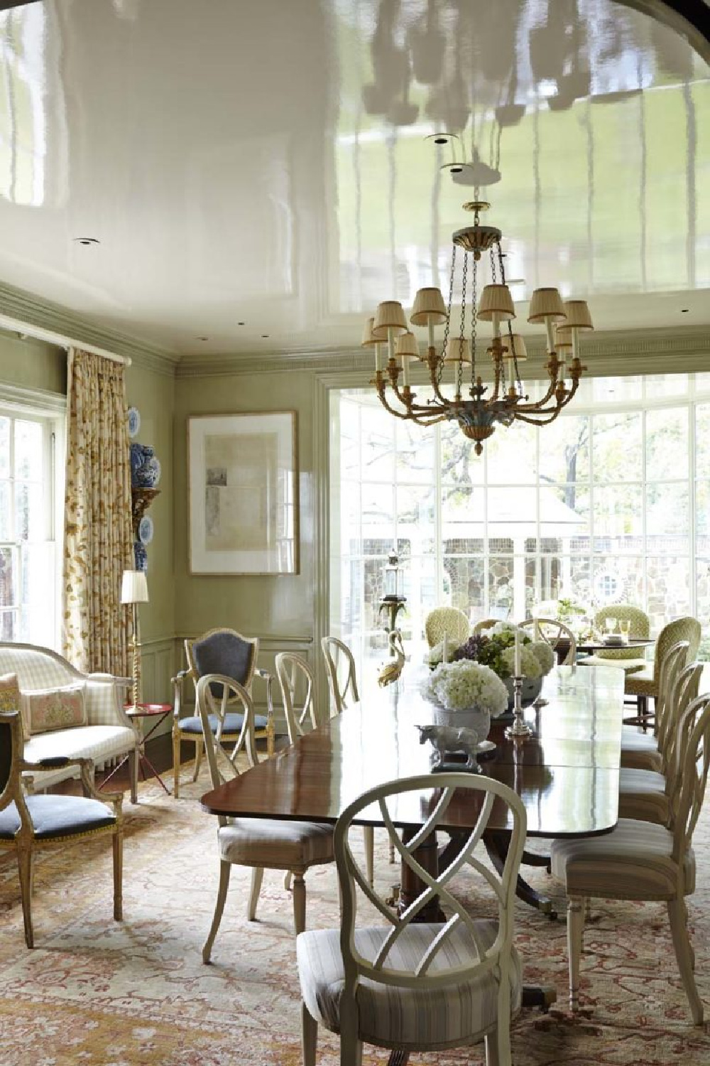Elegant traditional interior design by Cathy Kincaid. #traditionalstyle #elegantdecor #timelessdesign
