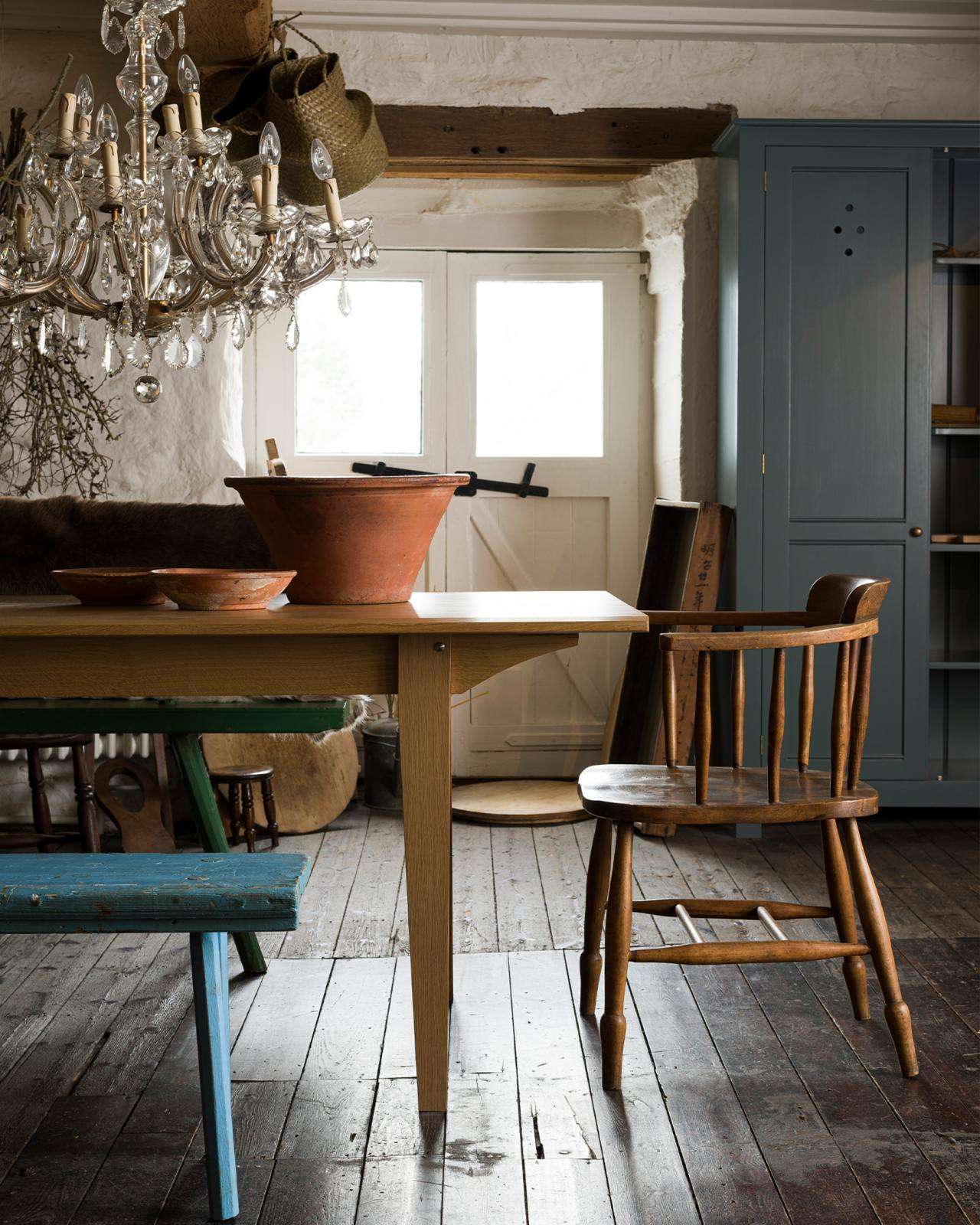 Peg Leg Table by deVOL in a lovely English country bespoke kitchen. #englishcountrykitchen #englishcountry