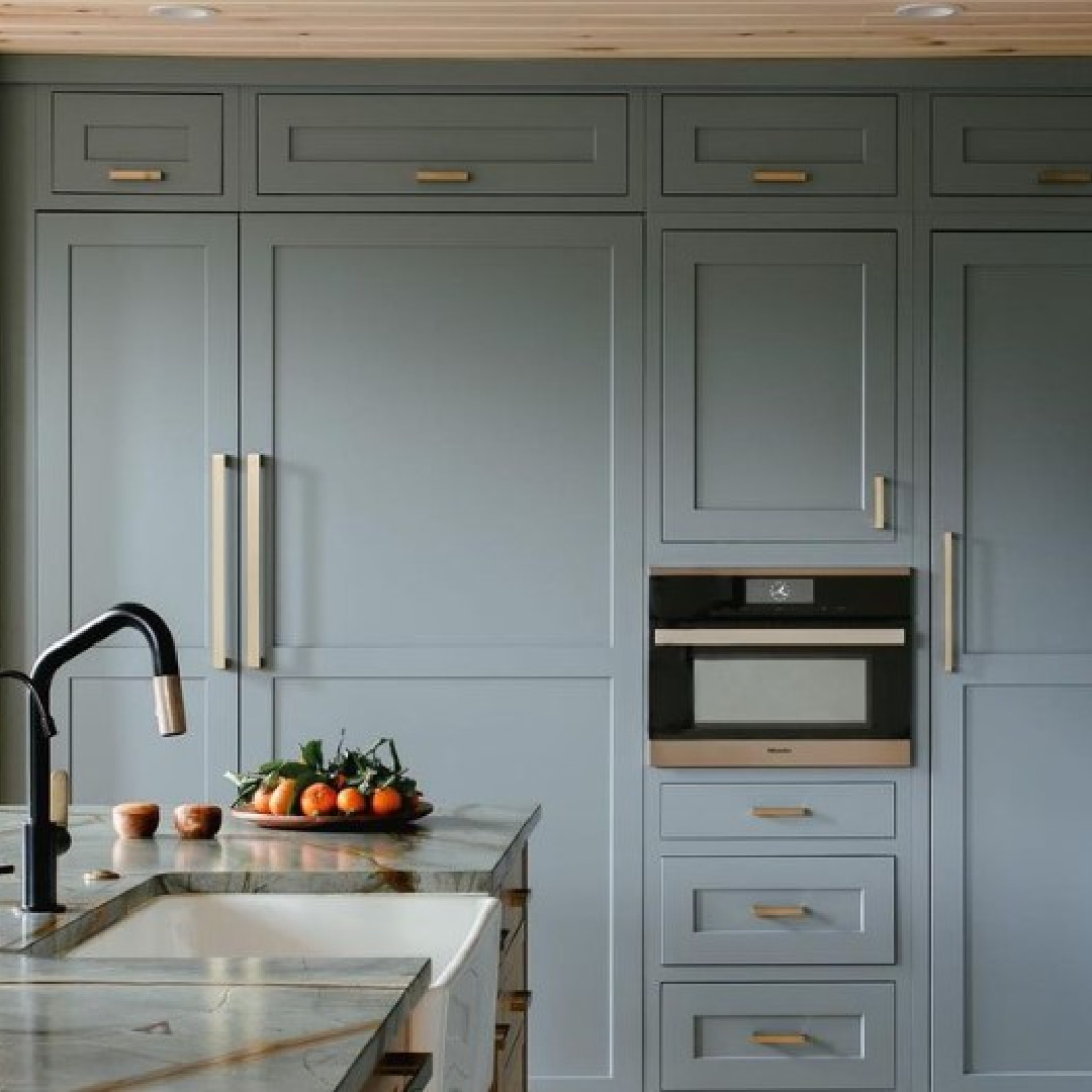 Beautiful BM Van Courtland Blue kitchen cabinets - design by @lauramedicus. #bluekitchencabinets #bluekitchens #vancourtlandblue #bmvancourtlandblue