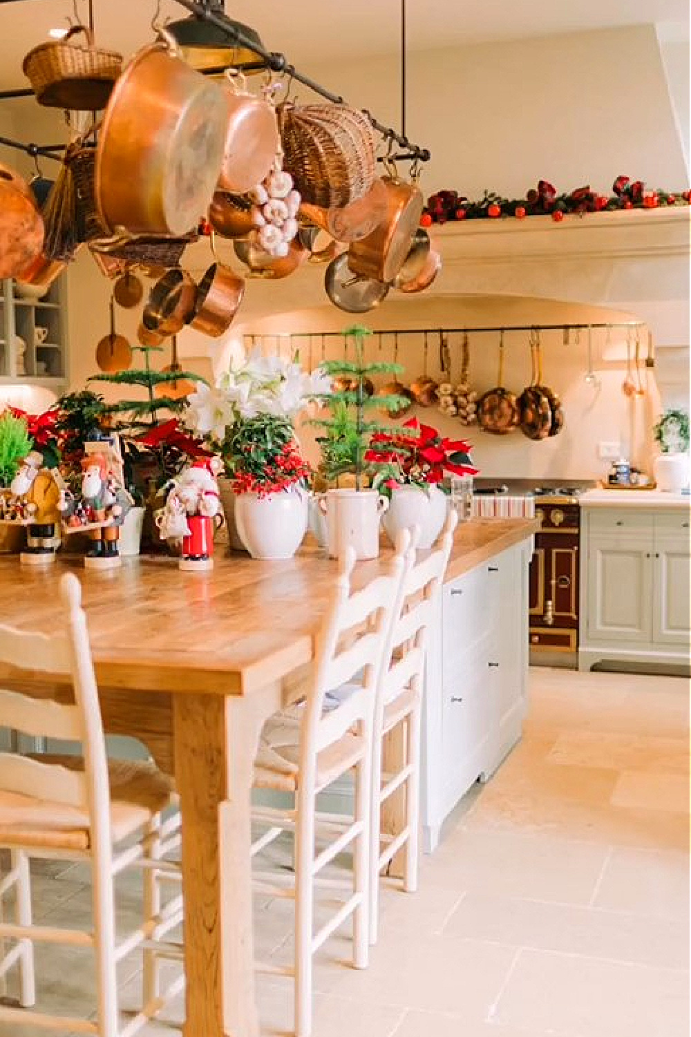 Beautiful French kitchen at Christmas with copper pots and pops of red - @provencepoiriers. #frenchchristmas