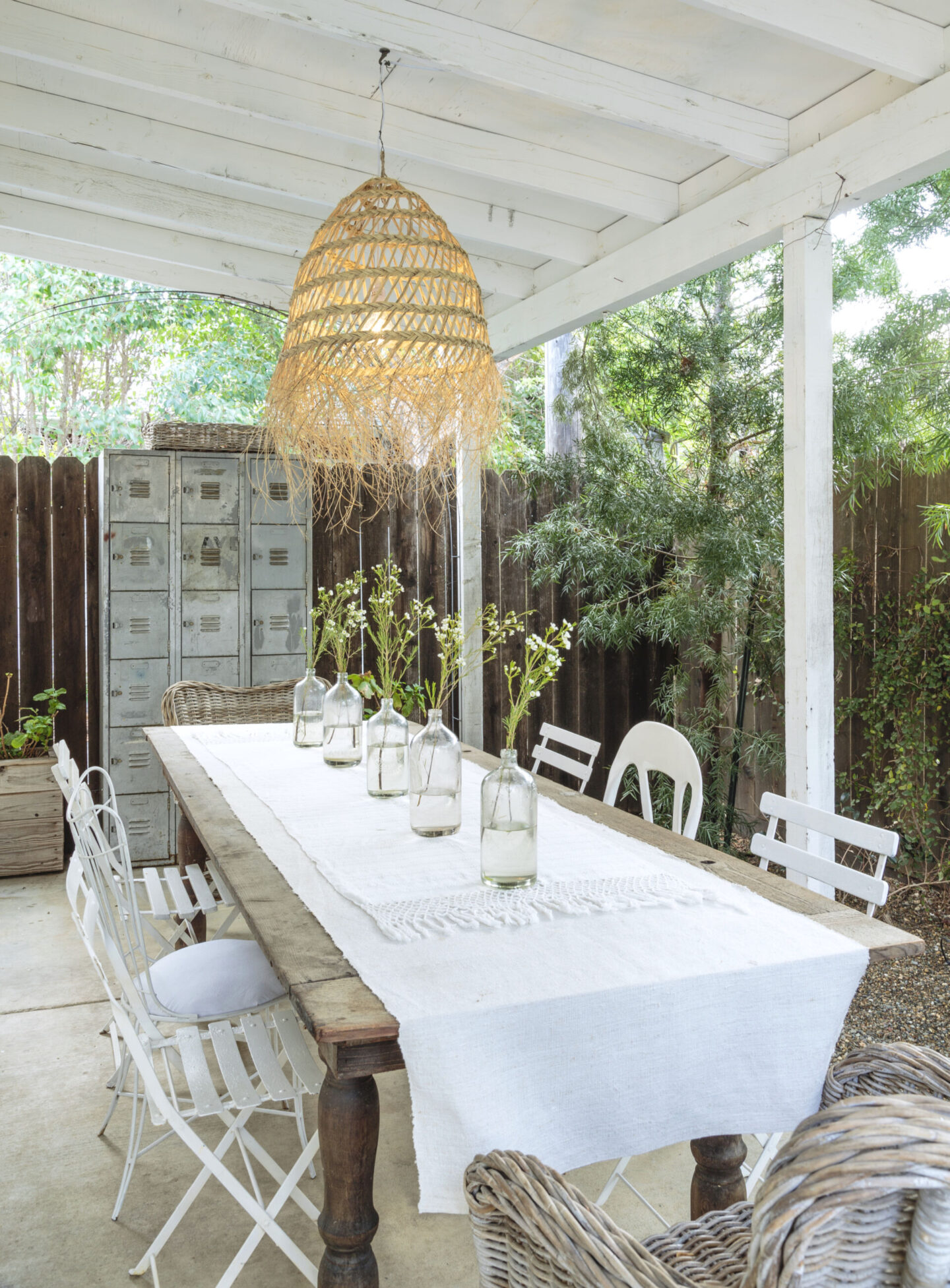 Beautiful outdoor dining - Fifi O'Neill (Photo: Mark Lohman).