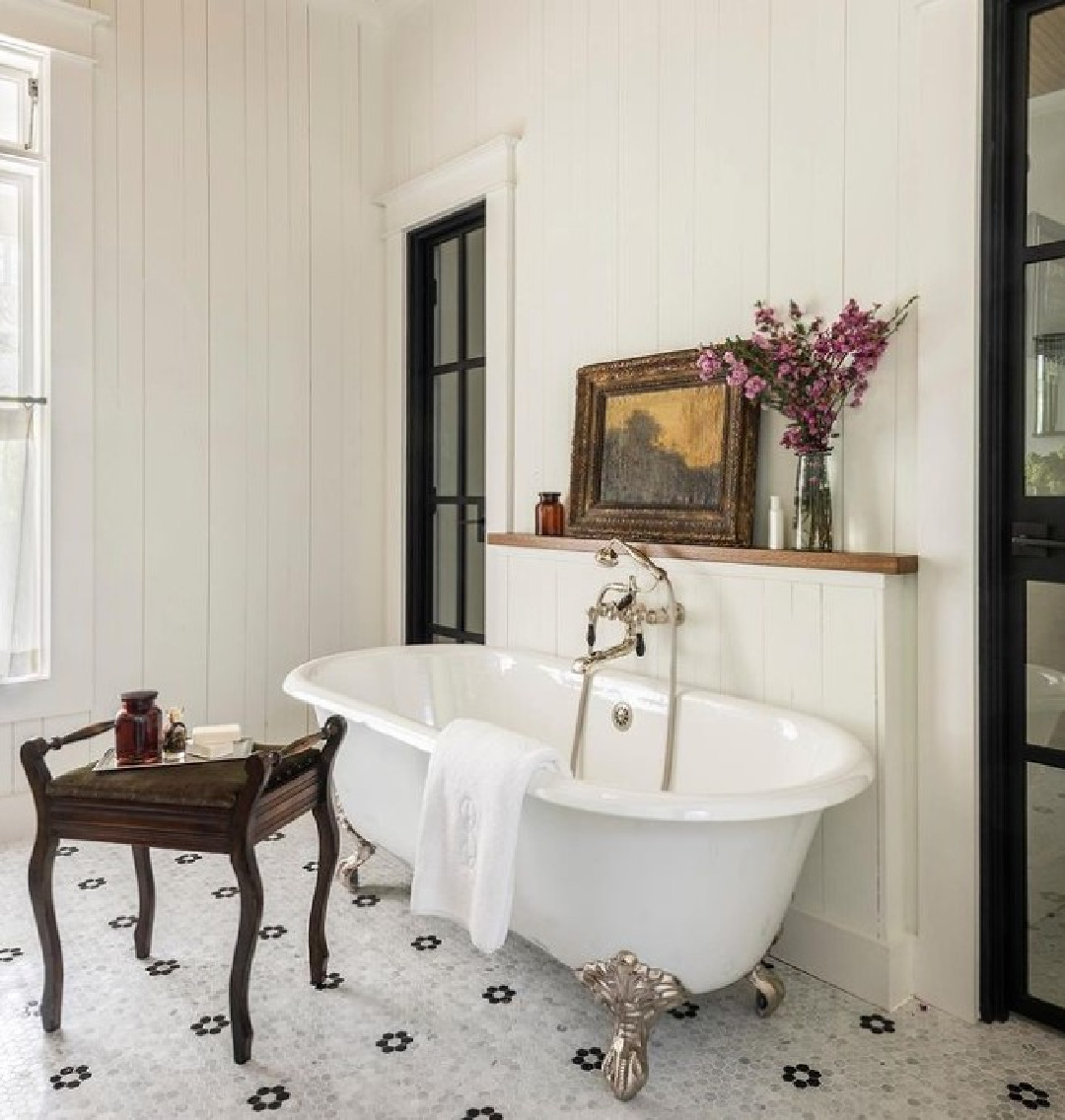 Gorgeous bath design with clawfoot tub - Marie Flanigan Interiors. #classicbathroomdesign