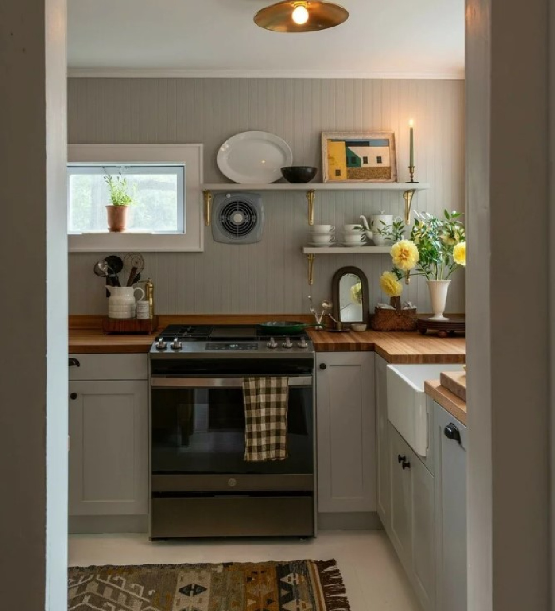 Pavilion Gray (Farrow & Ball) in a lovely English country kitchen - @emma_austen. #paviliongray