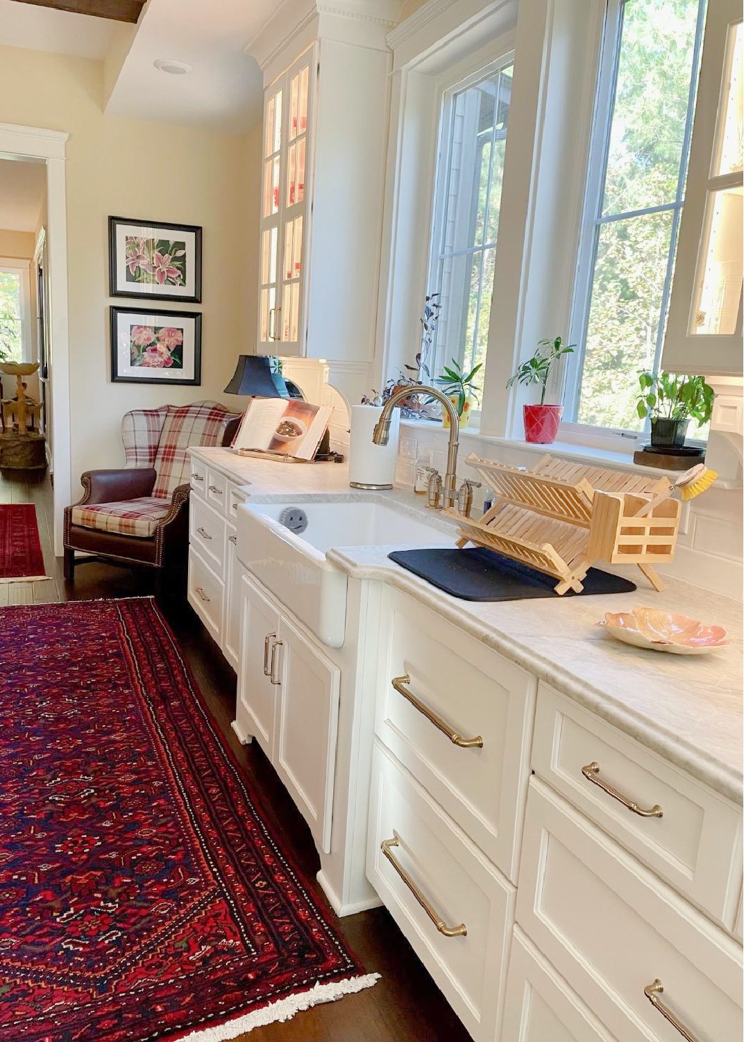 Hello Lovely - traditional kitchen with black island, white custom cabinets, Taj Mahal quartzite, farm sink, Bluestar range, and Chippendale stools. #traditionalkitchens #twotonekitchen