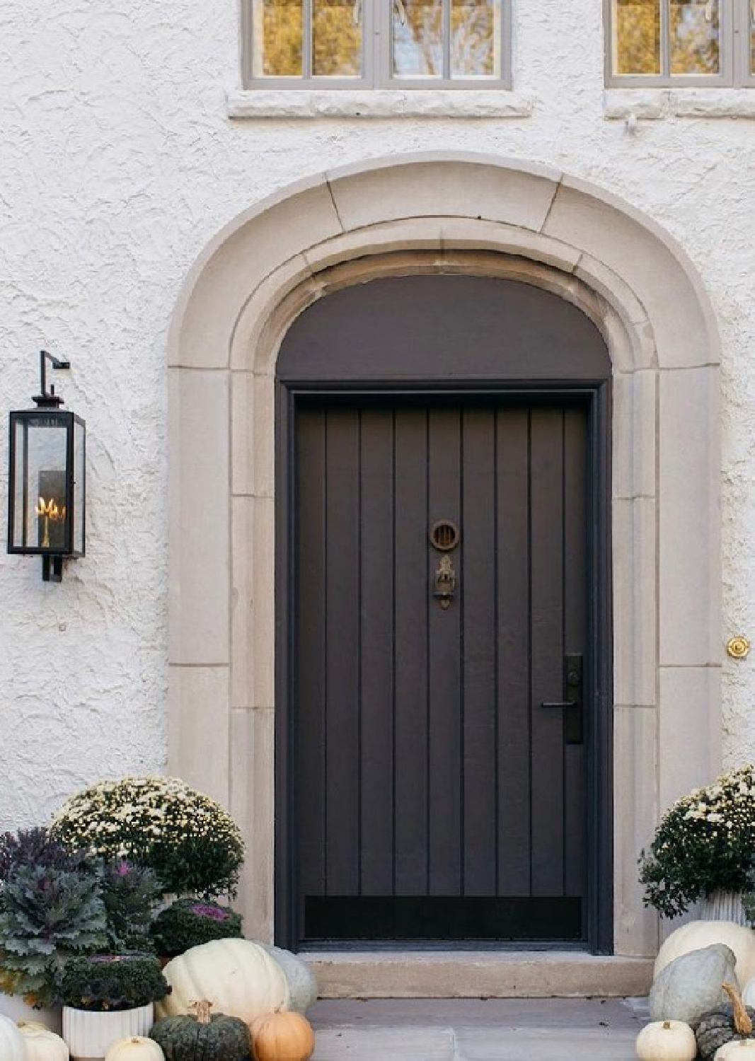 Black front door of Kate Marker's Barrington Hills 1920 home. #1920shome #markermasseria