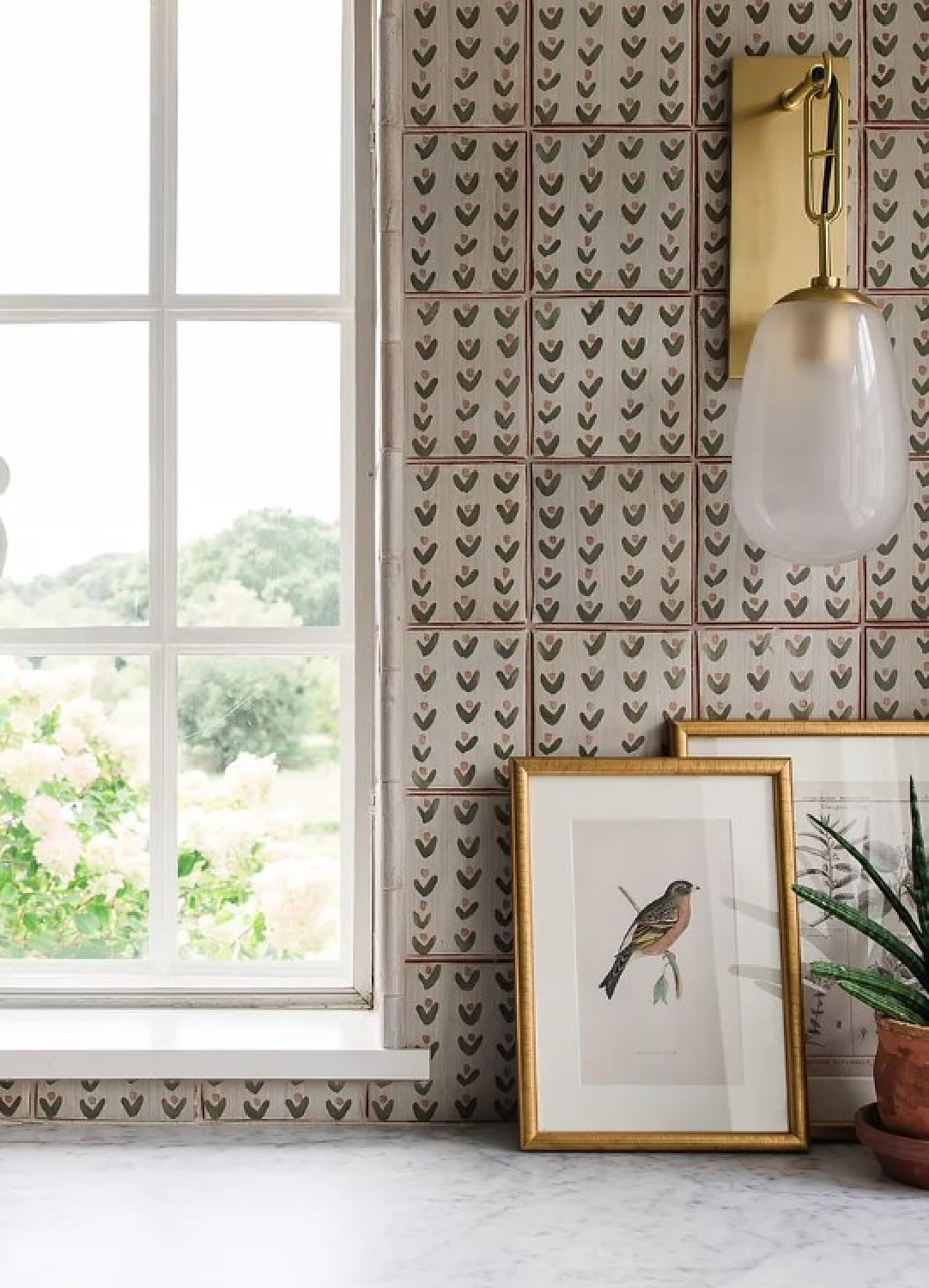 Handpainted tile in kitchen at Kate Marker's 1920 white stucco Barrington Hills, IL Home (160 N. Buckley Rd) with modern, serene, unfussy, timeless interiors. #katemarkerinteriors @thedawnmckennagroup #katemarkerhome