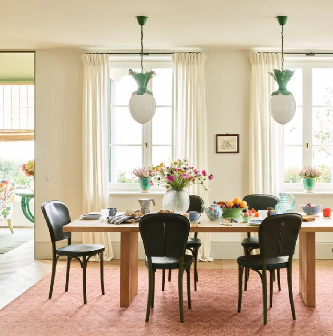 Dining room designed by Beata Heuman; photo: Robert Reiger.