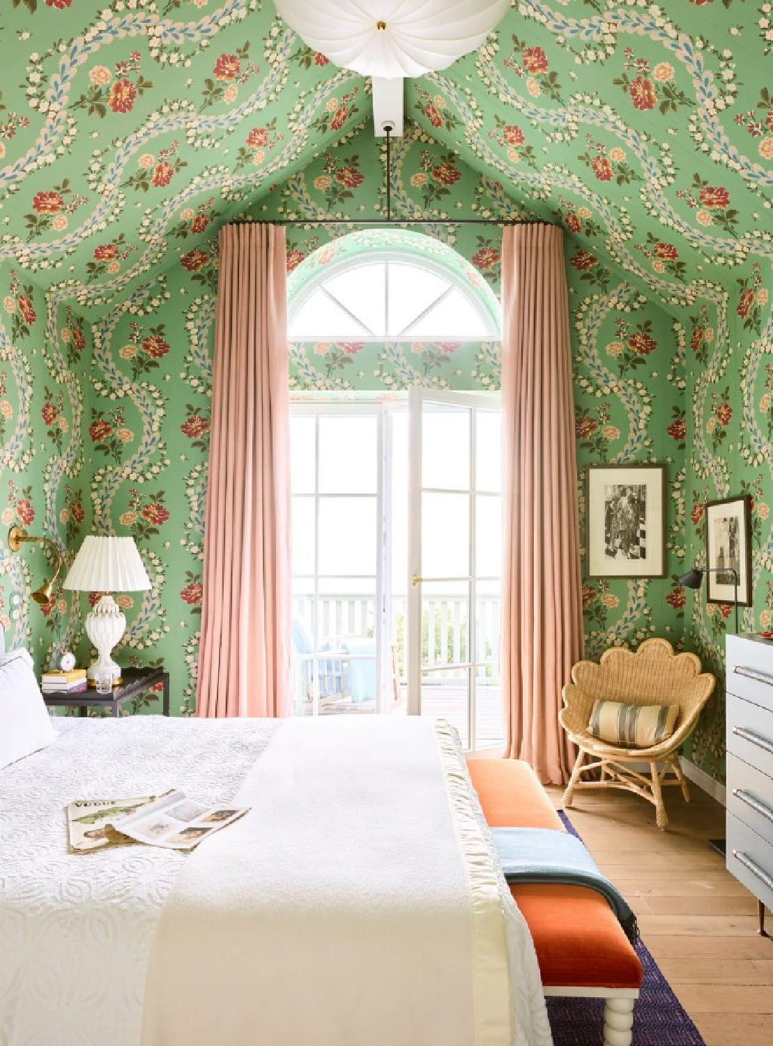 Green floral wallpapered bedroom - Beata Heuman; photo by Robert Reiger. #romanticbedroom #swedishfarmhouse