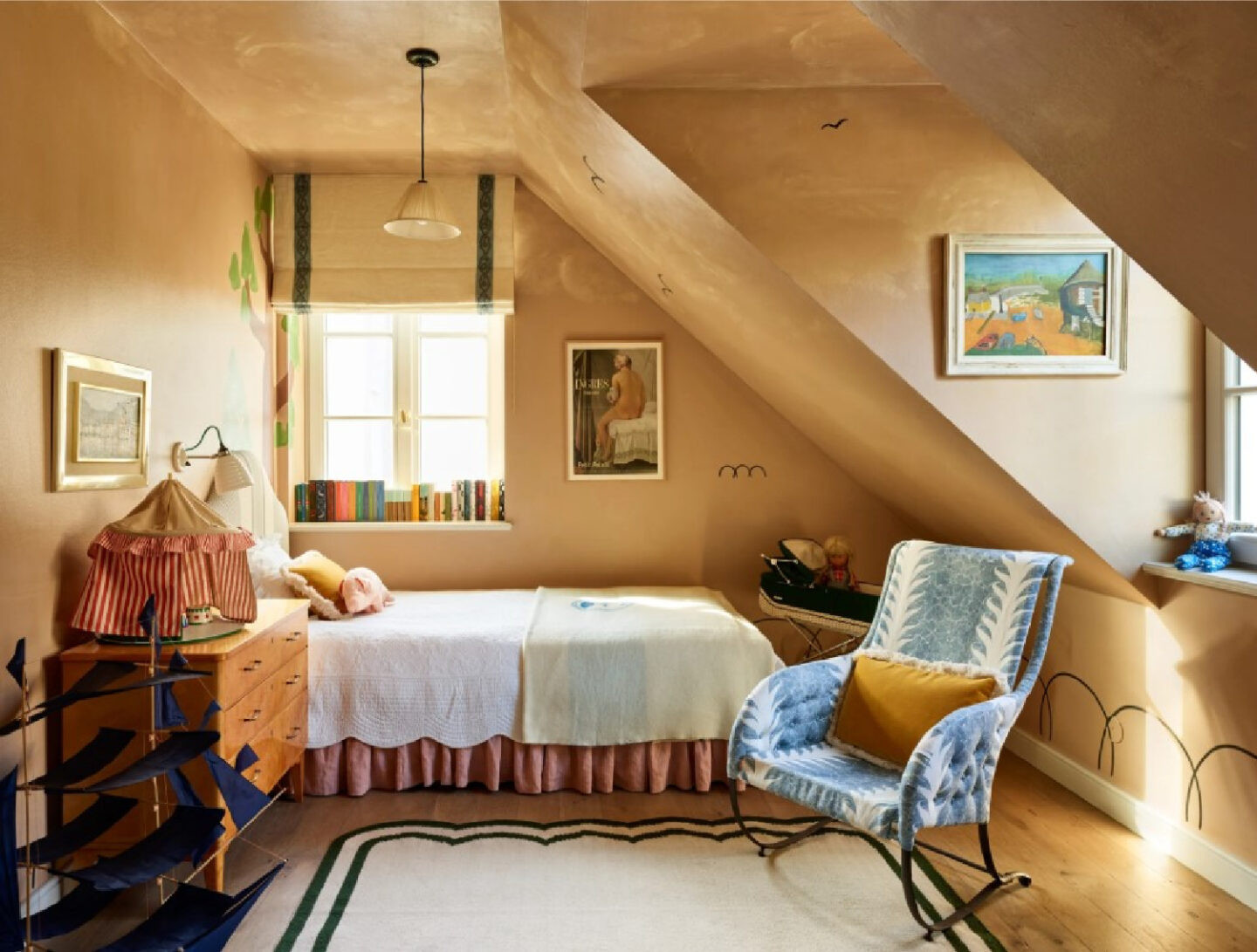 Beautiful child's bedroom with mural - Robert Reiger photo and Beata Human interior design. #beataheuman #swedishfarmhouse