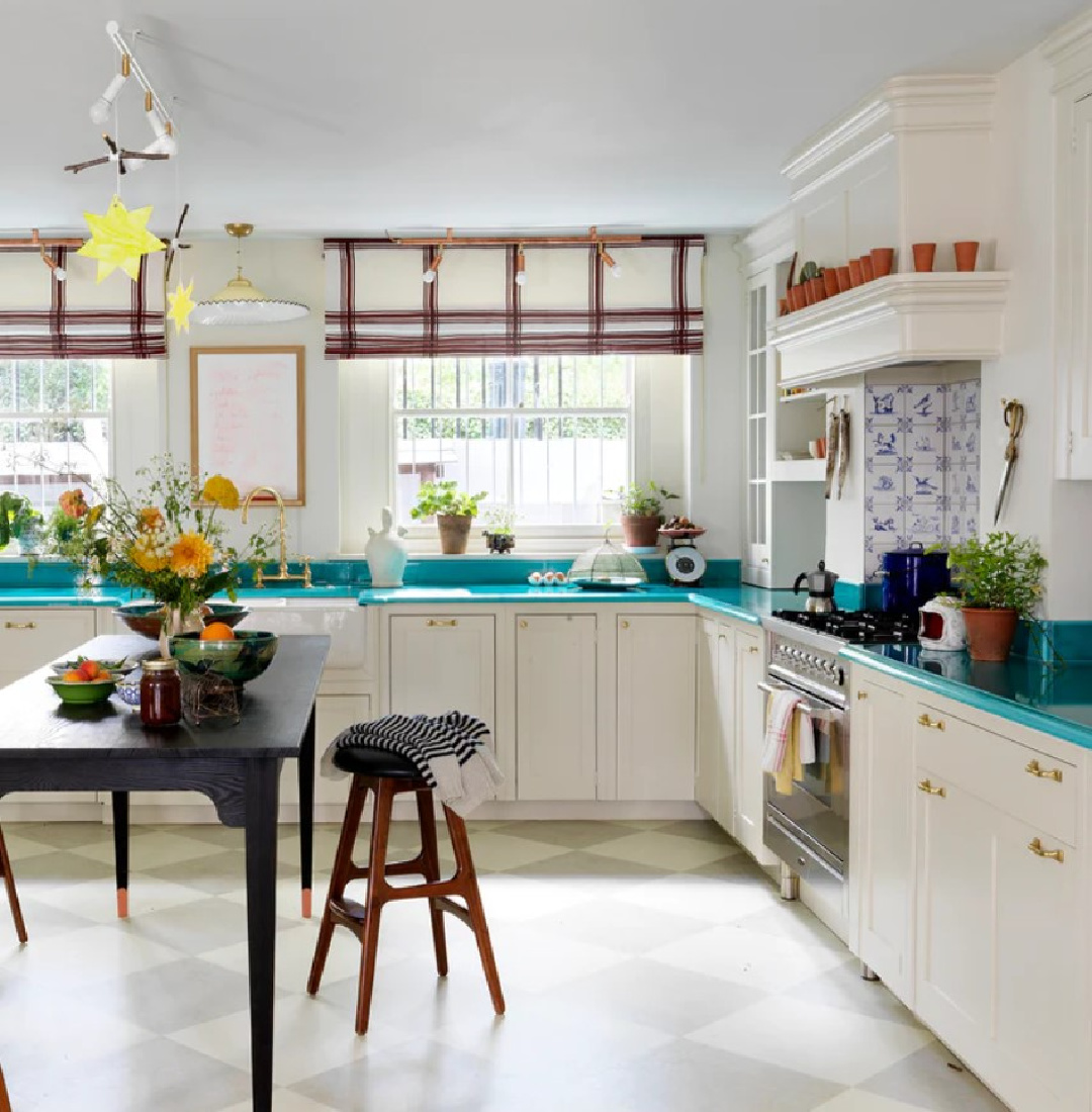Beata Heuman designed whimsical kitchen - photo Simon Brown.