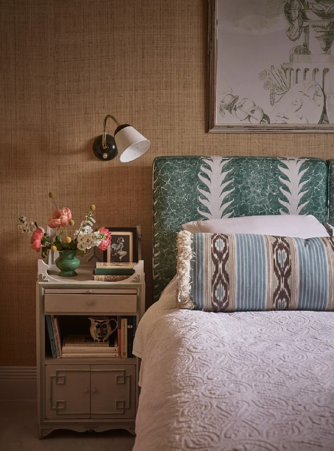 Beautiful bedroom - Simon Brown photo and Beata Heuman interior design. #beataheuman #swedishfarmhouse