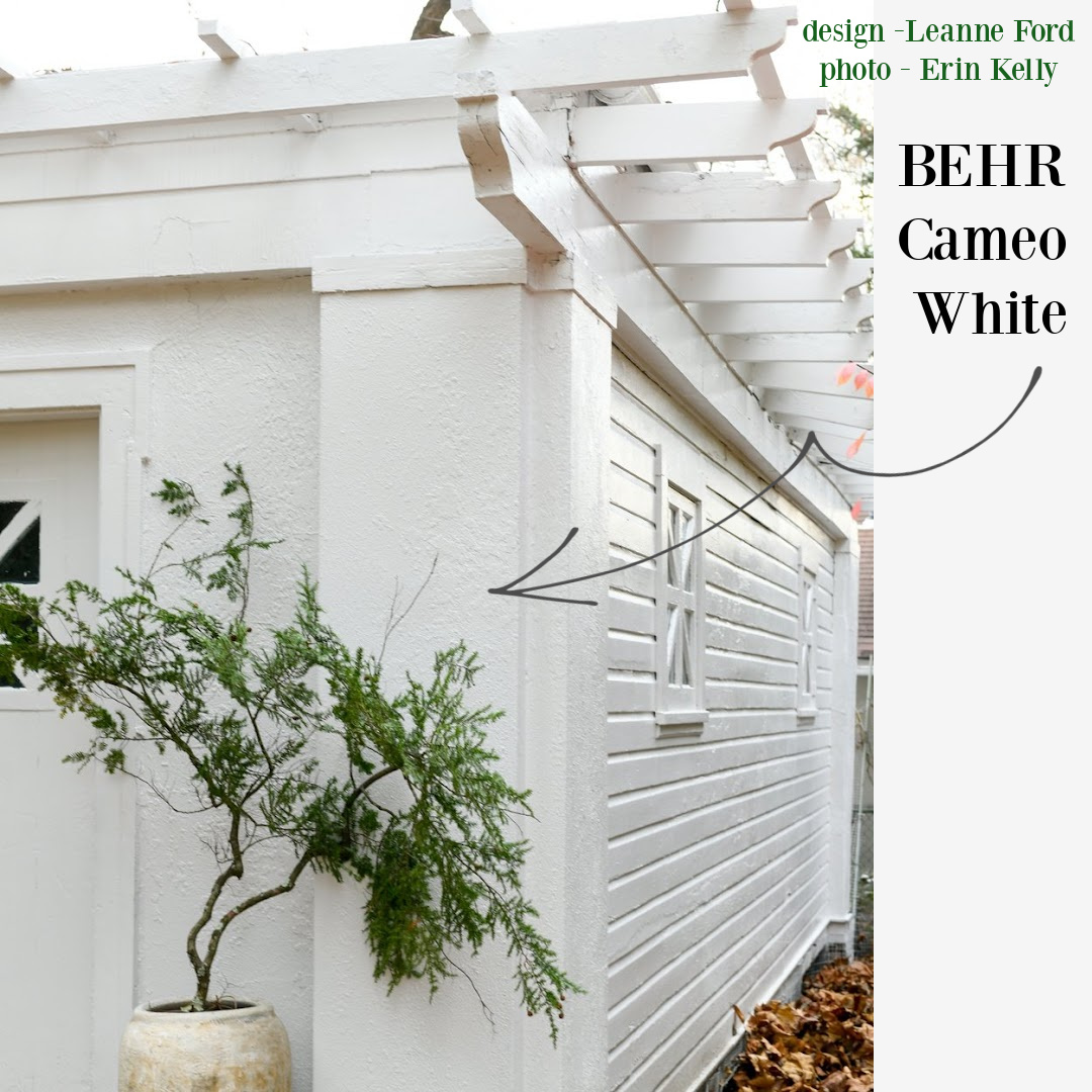 Behr Cameo White paint color inside and out of Leanne Ford's backyard yoga studio. #cameowhite #leanneford