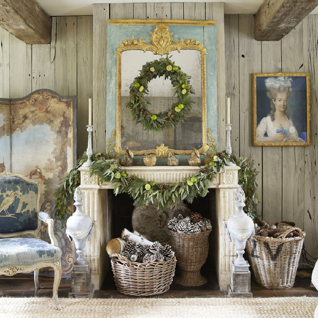 Beautiful French country holiday decorations in a Connecticut farmhouse - Veranda (Max Kim-Bee). #frenchcountryholidaydecor