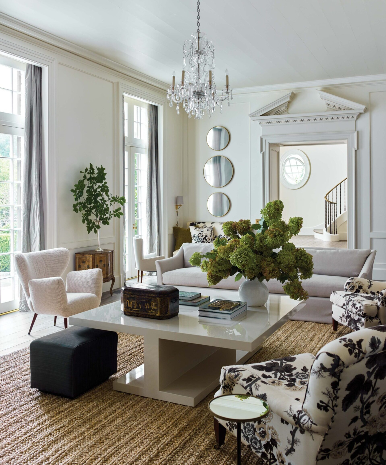 Modern traditional living room in an Atlanta home by D. Stanley Dixon with interiors by Carolyn Malone. Ivory club chairs by Coup d’État and a custom coffee table hit a more contemporary note. #moderntraditional #carolynmalone #stanleydixon