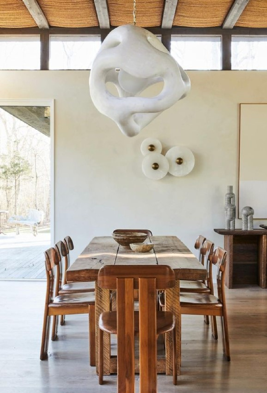 Modern rustic dining room in New York - @eyeswoon. #athenacalderone