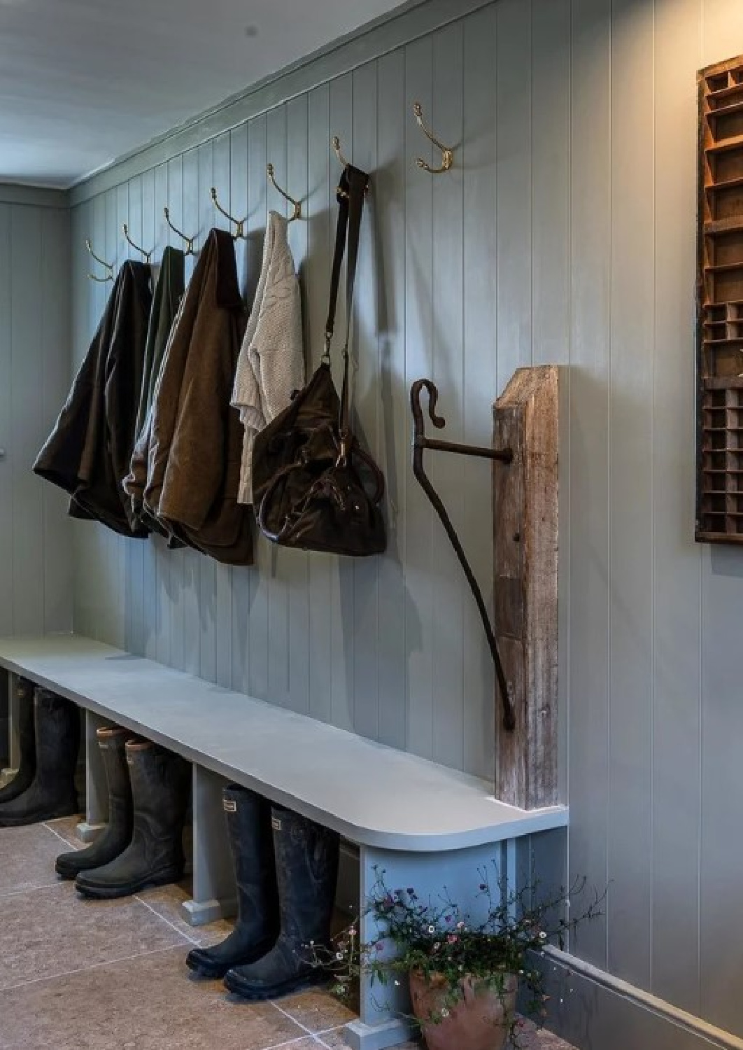 Farrow and Ball Hardwick White in a mudroom - @westcawhome. #farrowandballhardwickwhite #hardwickwhite