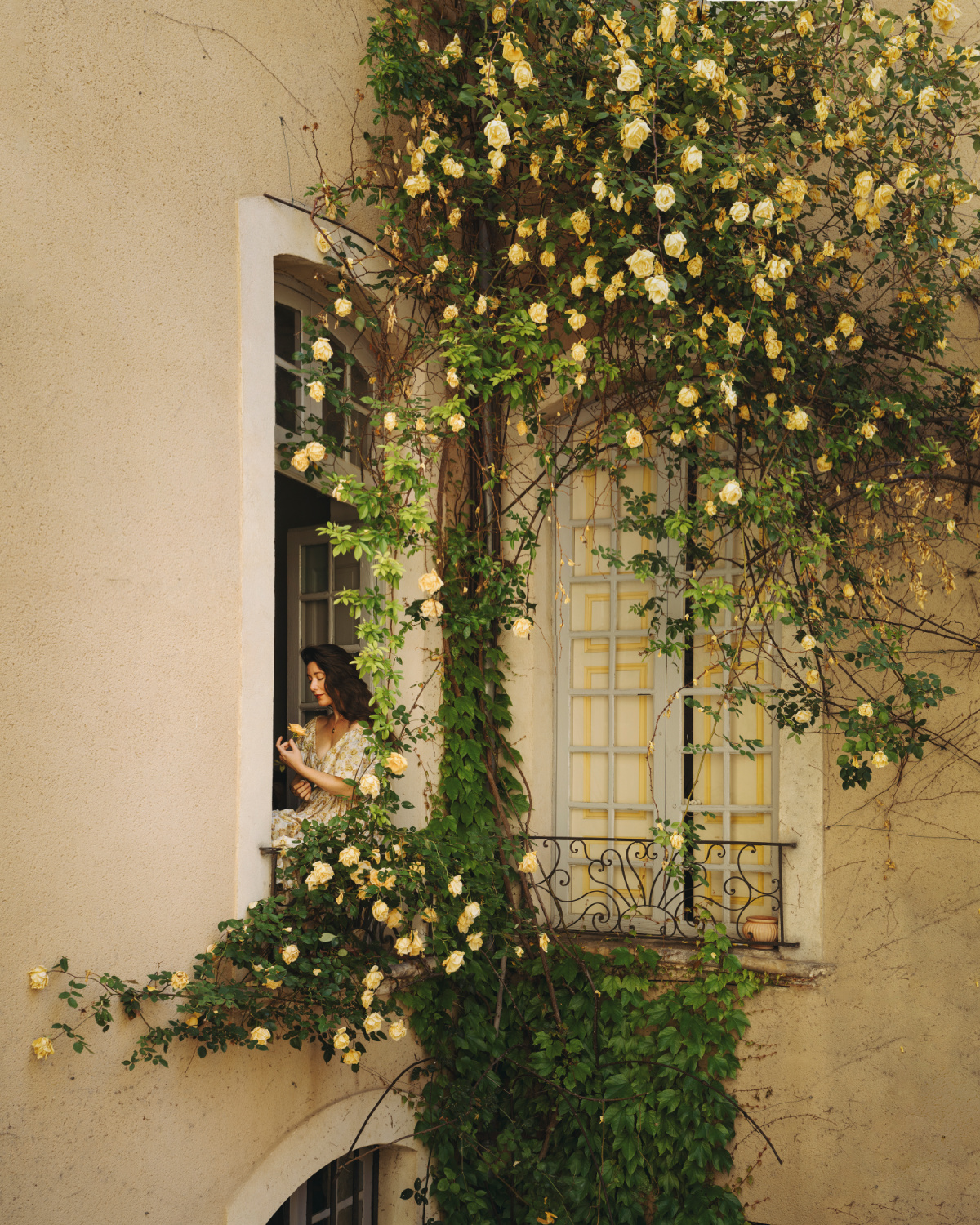 A romantic chateau moment from Provence in THE FLOWERS OF PROVENCE by Jamie Beck. #provencestyle #flowersofprovence #jamiebeck #frenchcountrybooks
