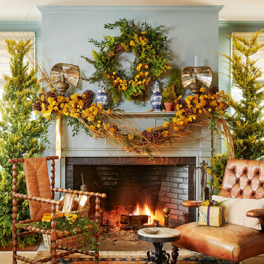 Lewis Miller holiday arrangements in lovely interior - Veranda (Francesco Lagnese). #holidaydecor #christmasgarland