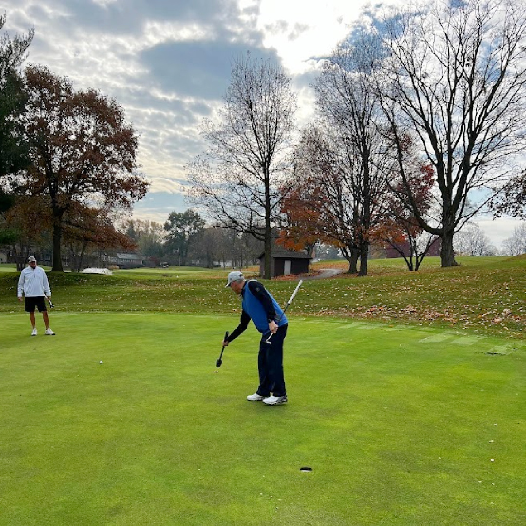 ZoomBroom Golf Breeze is perfect for Fall when the leaves and debris are on the green! Hello Lovely Studio. #golfbreeze #zoombroom #golfgifts