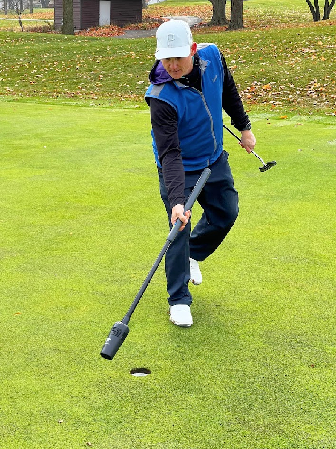 ZoomBroom Golf Breeze is perfect for Fall when the leaves and debris are on the green! Hello Lovely Studio. #golfbreeze #zoombroom #golfgifts