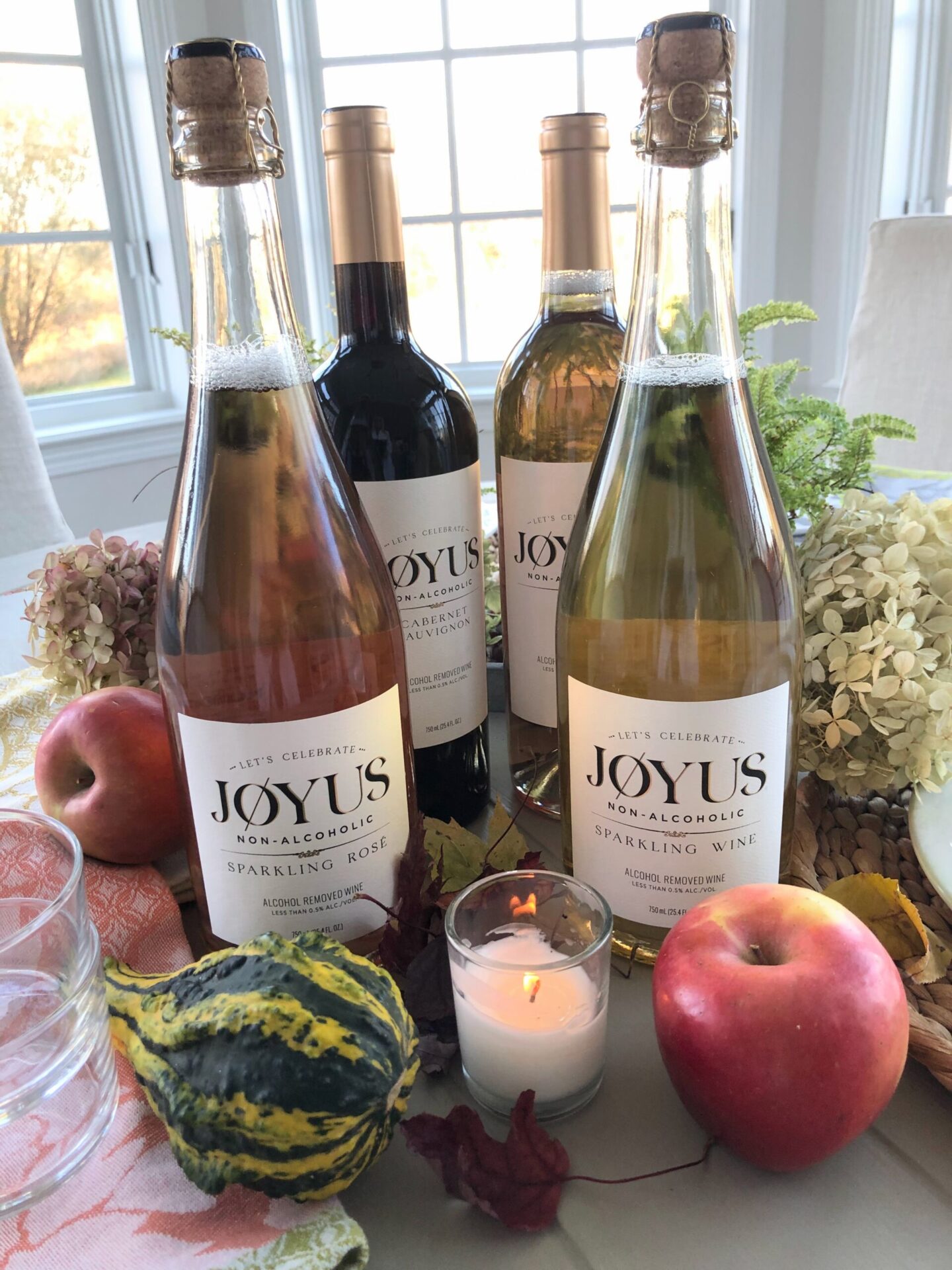 Jøyus Non-Alcoholic Quartet Pack makes an instant FALL party with no headaches! Hello Lovely Studio. #joyus #nonalcoholicwine #drinkjoyus