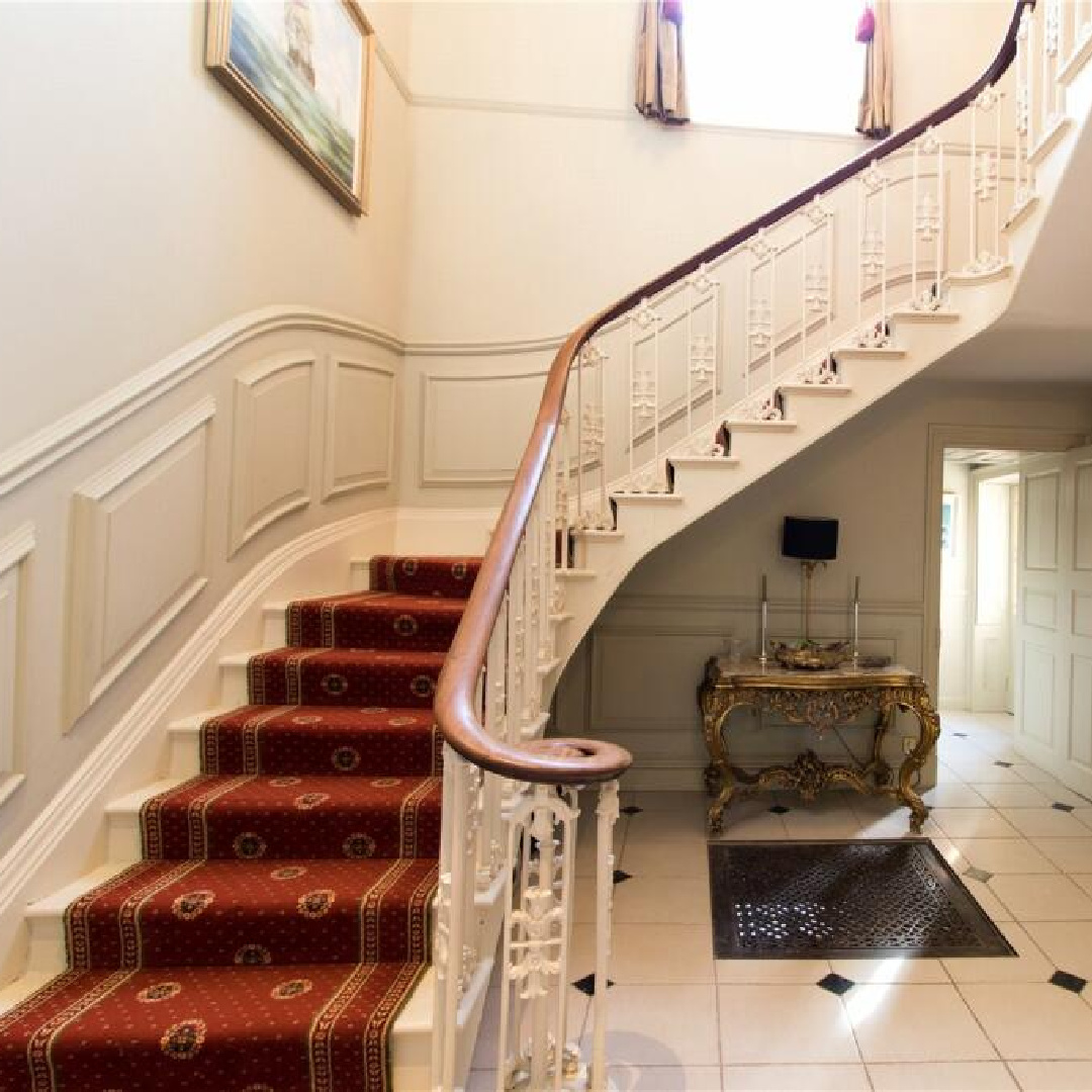 Iron balusters in Barn Hill House (historic Georgian built in 1698 in Stamford, UK). #georgianarchitecture #historichomes #barnhillhouse