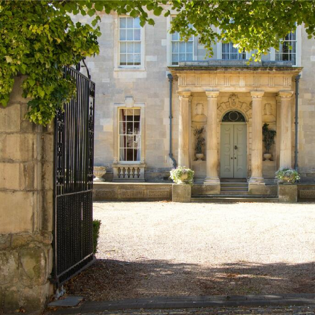 Ashlar stone façade and porch columns at Barn Hill House (historic Georgian built in 1698 in Stamford, UK). #georgianarchitecture #historichomes #barnhillhouse