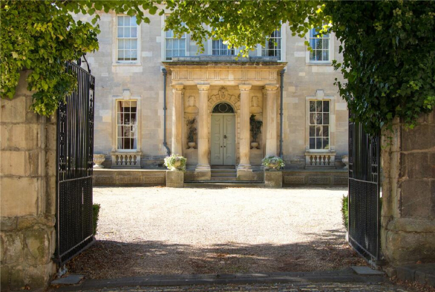 Ashlar stone façade and porch columns at Barn Hill House (historic Georgian built in 1698 in Stamford, UK). #georgianarchitecture #historichomes #barnhillhouse