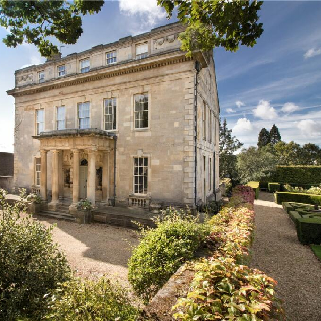 Ashlar stone façade and porch columns at Barn Hill House (historic Georgian built in 1698 in Stamford, UK). #georgianarchitecture #historichomes #barnhillhouse