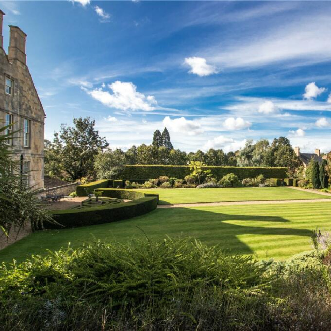 Manicured gardens - Barn Hill House (historic Georgian built in 1698 in Stamford, UK). #georgianarchitecture #historichomes #barnhillhouse