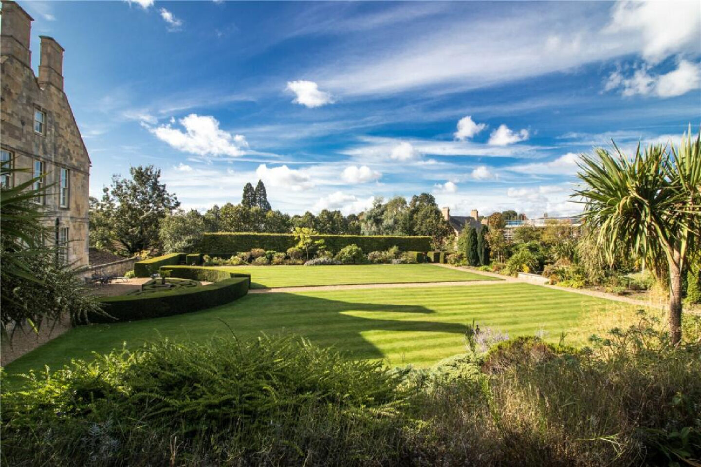 Manicured gardens - Barn Hill House (historic Georgian built in 1698 in Stamford, UK). #georgianarchitecture #historichomes #barnhillhouse