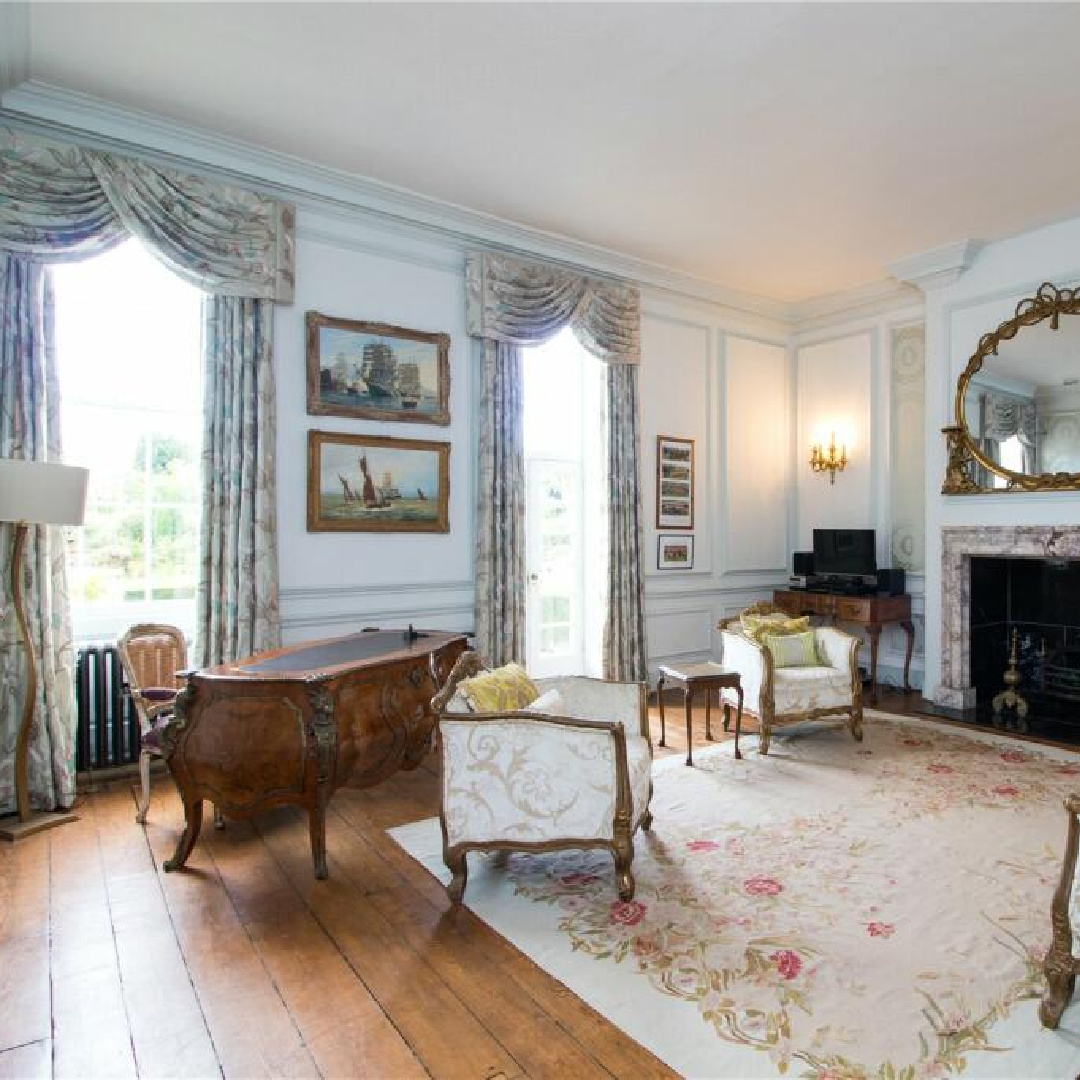 Living room - Barn Hill House (historic Georgian built in 1698 in Stamford, UK). #georgianarchitecture #historichomes #barnhillhouse