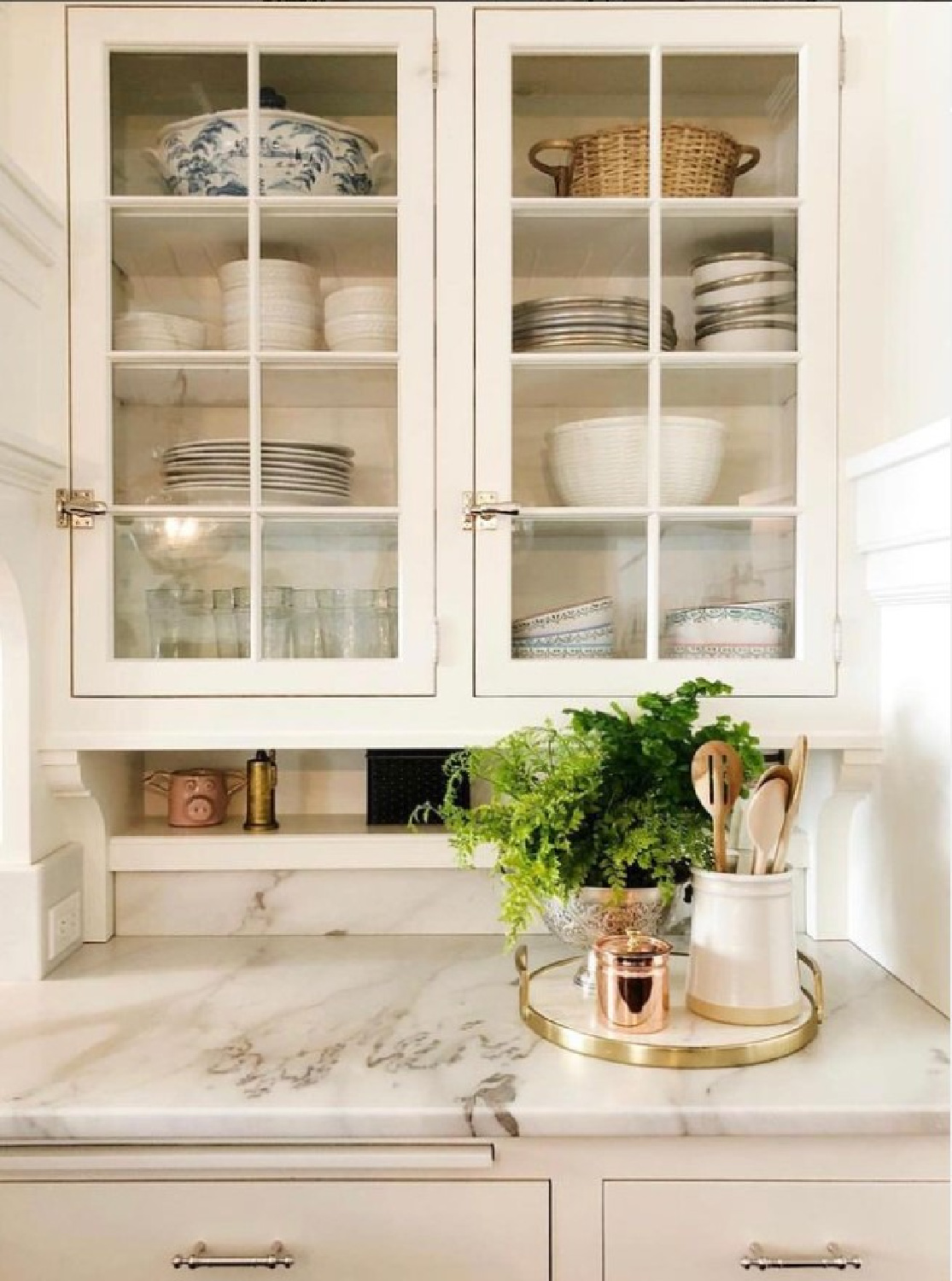 Simply White (Benjamin Moore) on kitchen cabinets - @sweetshadylane.