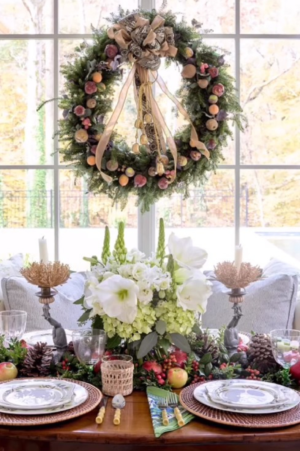 Atlanta Holiday Home 2022 - dhcphoto. #holidaydecor #christmaswreaths